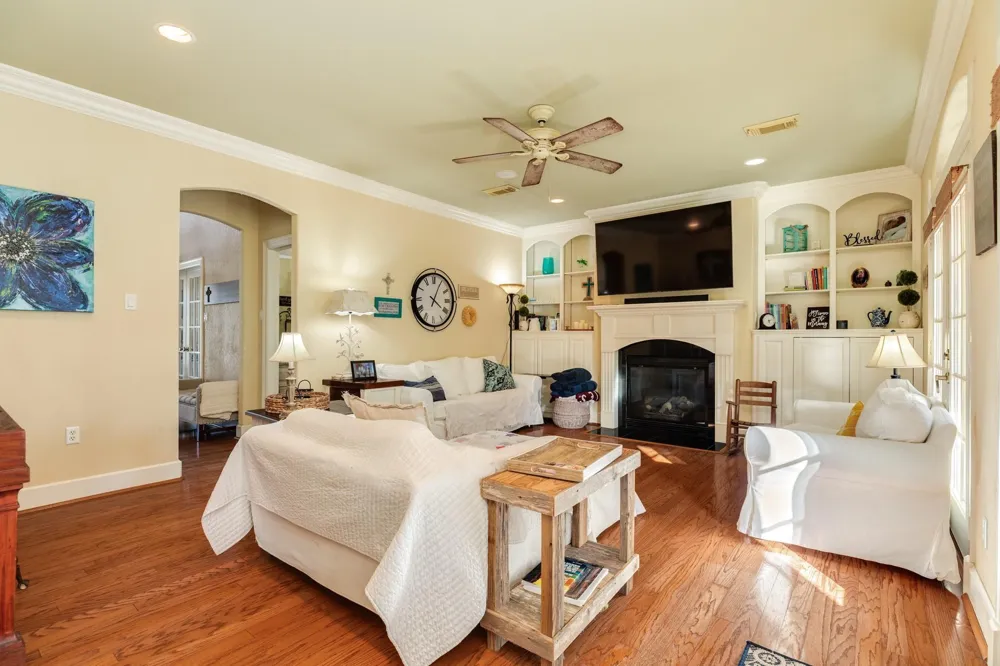 204 Arrowhead Drive Lake Jackson, TX 77566