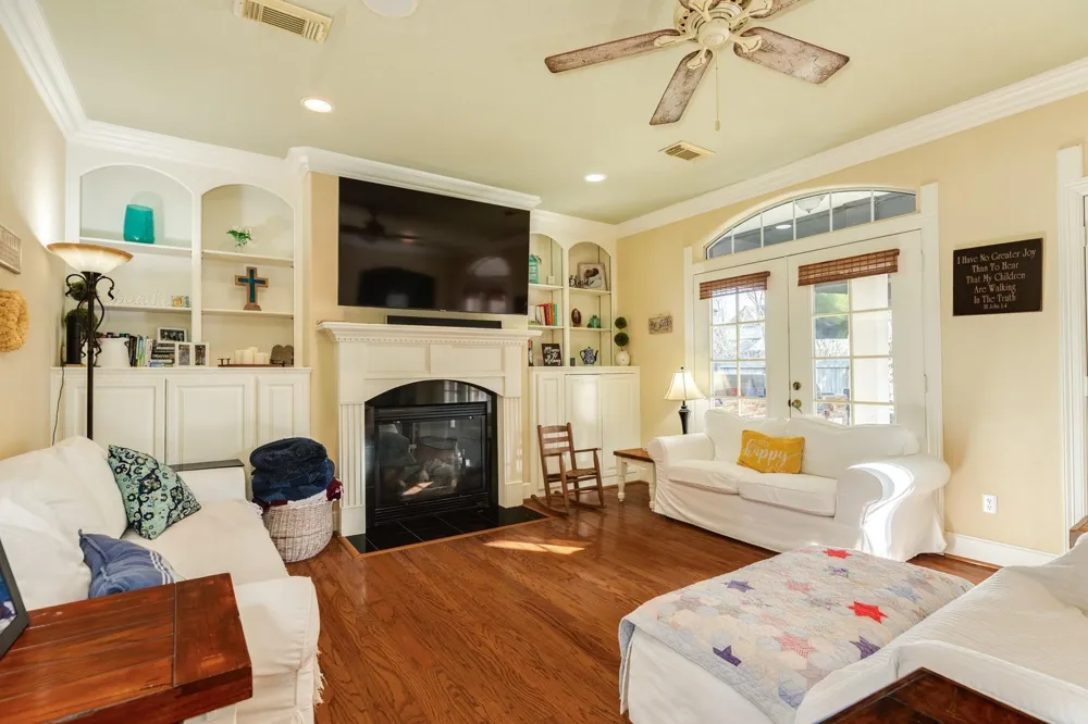204 Arrowhead Drive Lake Jackson, TX 77566