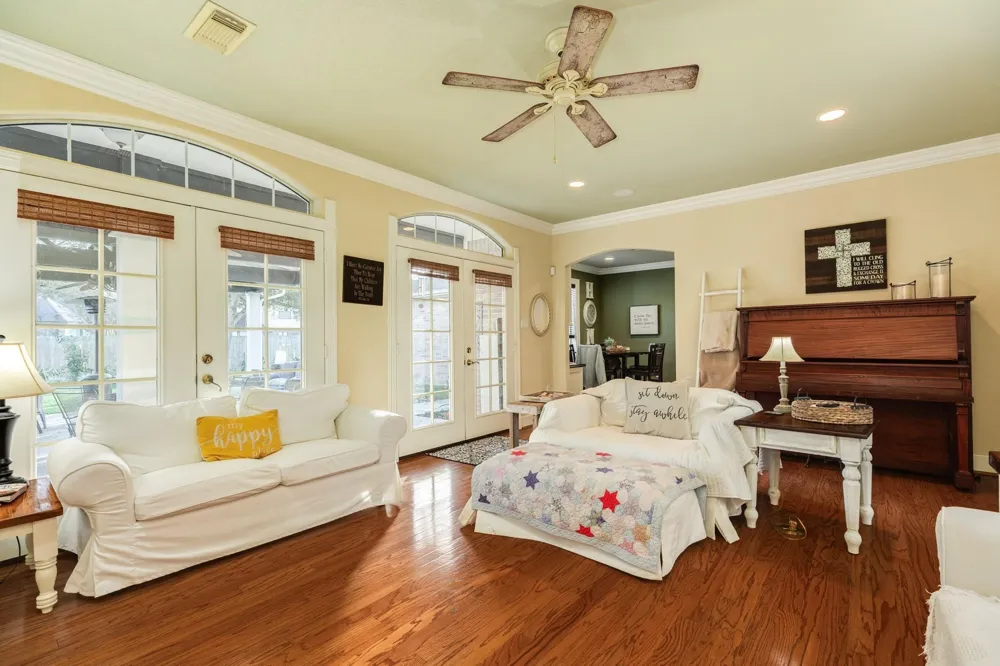 204 Arrowhead Drive Lake Jackson, TX 77566