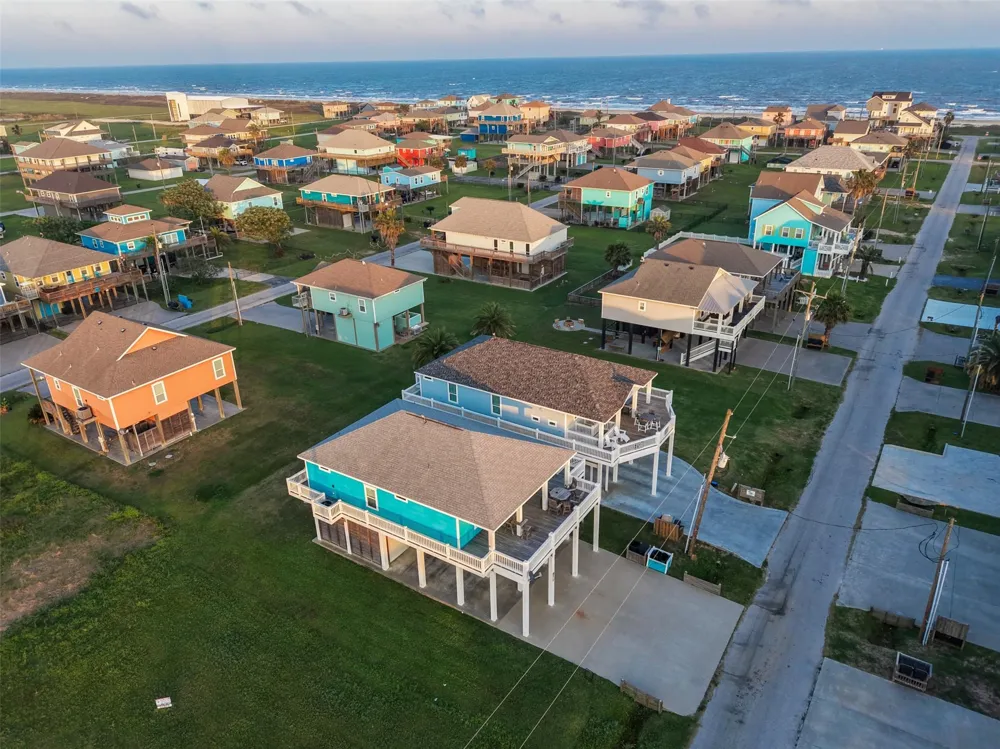 876 Palmetto Drive Port Bolivar, TX 77650