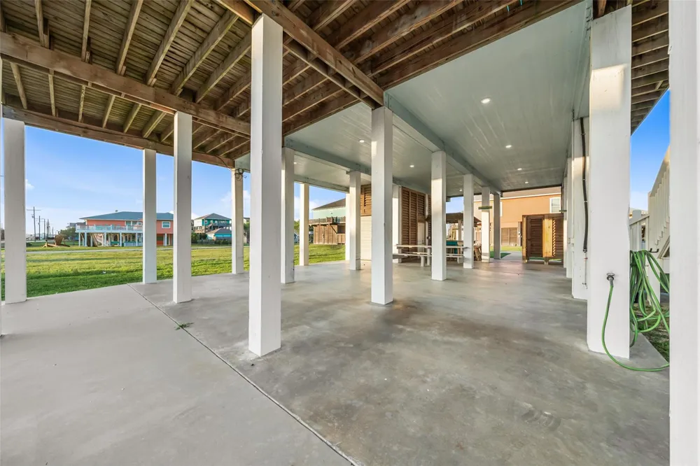 876 Palmetto Drive Port Bolivar, TX 77650