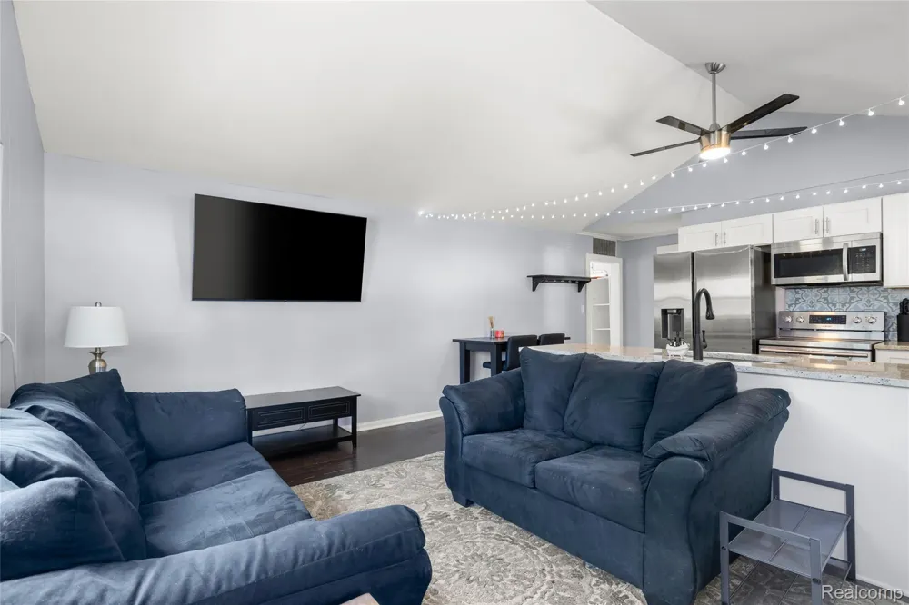 349 W Beechdale Street Commerce Charter Township, MI 48382