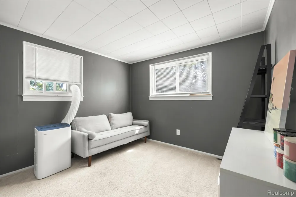 349 W Beechdale Street Commerce Charter Township, MI 48382