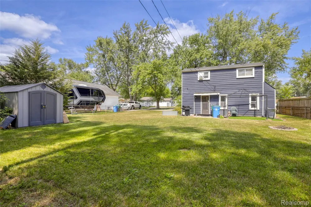 349 W Beechdale Street Commerce Charter Township, MI 48382