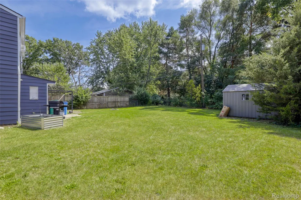 349 W Beechdale Street Commerce Charter Township, MI 48382
