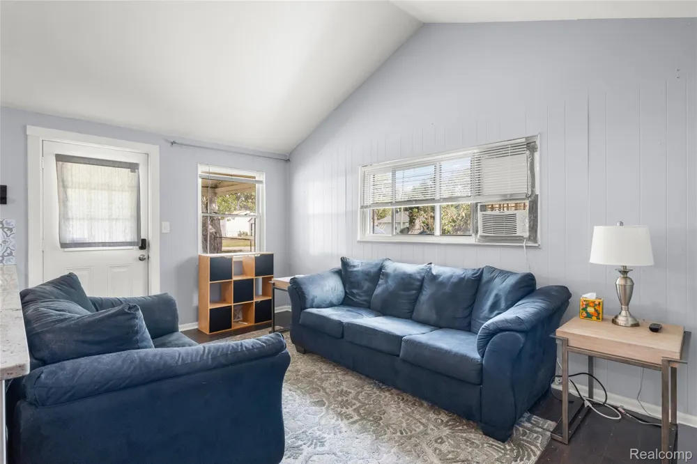 349 W Beechdale Street Commerce Charter Township, MI 48382
