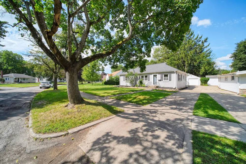 744 Briarcliff Road Jackson City, MI 49203
