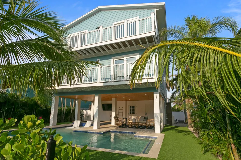 2203 AVENUE B Bradenton Beach, FL 34217