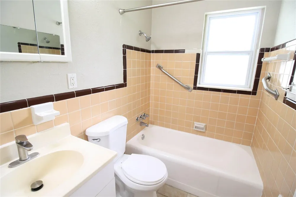 3331 YORKTOWN STREET Sarasota, FL 34231