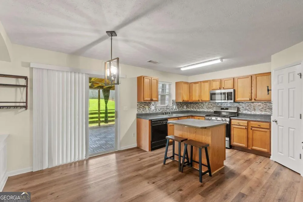 2137 Black Oak LN Ellenwood, GA 30294