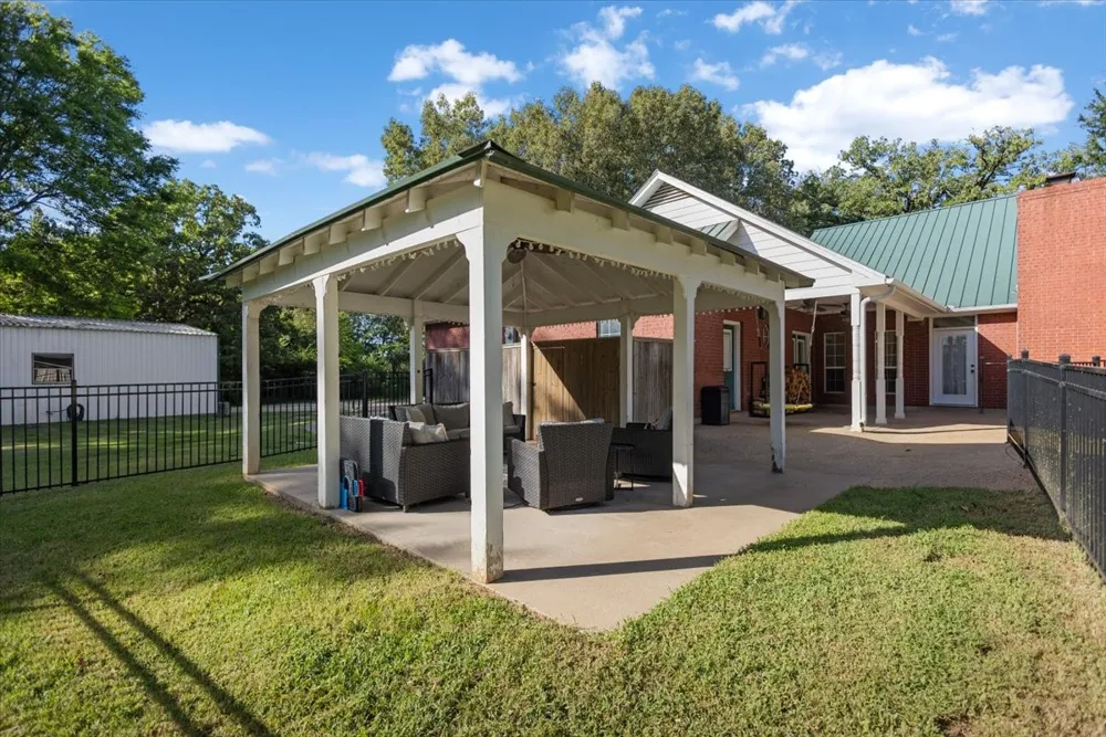 22205 US HIGHWAY 69 Mineola, TX 75773