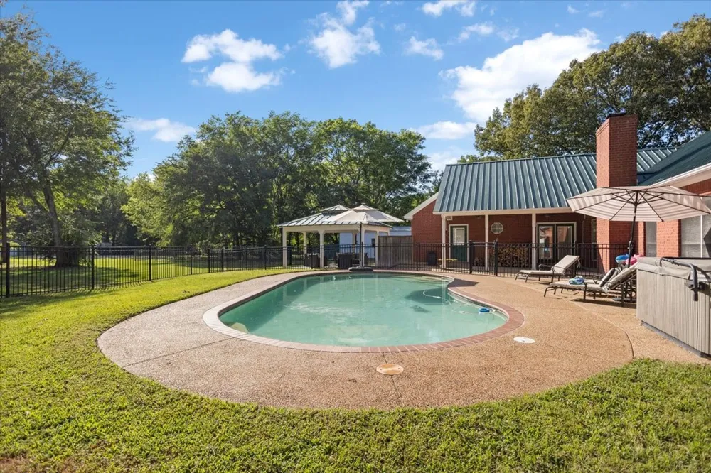 22205 US HIGHWAY 69 Mineola, TX 75773