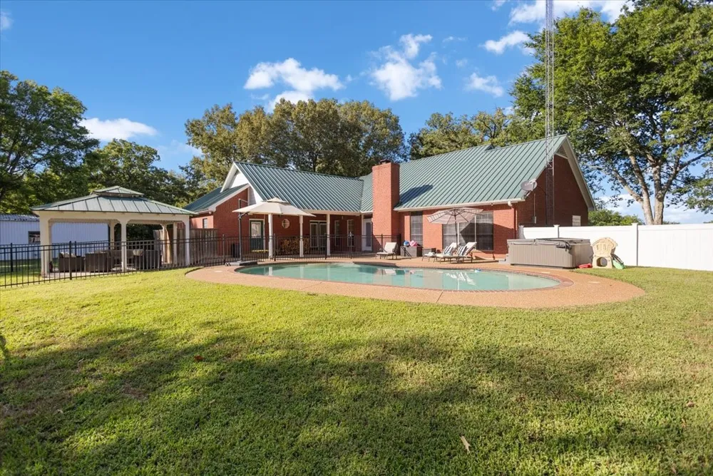 22205 US HIGHWAY 69 Mineola, TX 75773