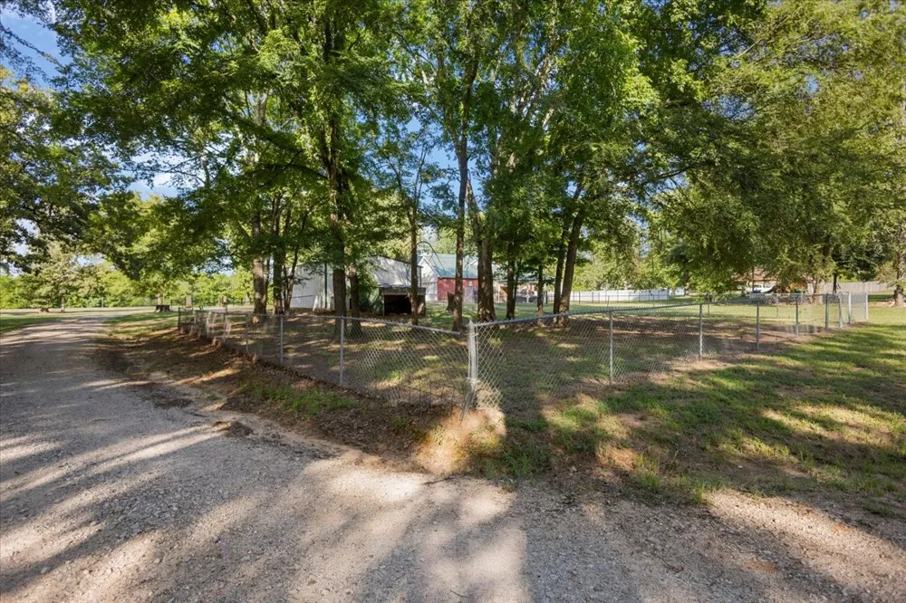 22205 US HIGHWAY 69 Mineola, TX 75773