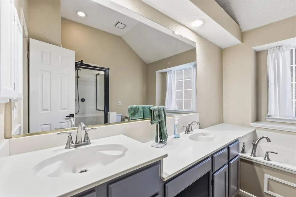 1622 Glenmore Drive Lewisville, TX 75077