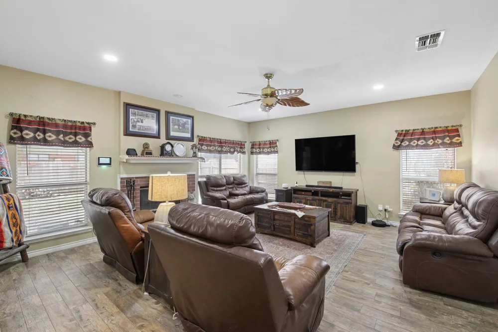 3039 Bosswood Court Grand Prairie, TX 75052