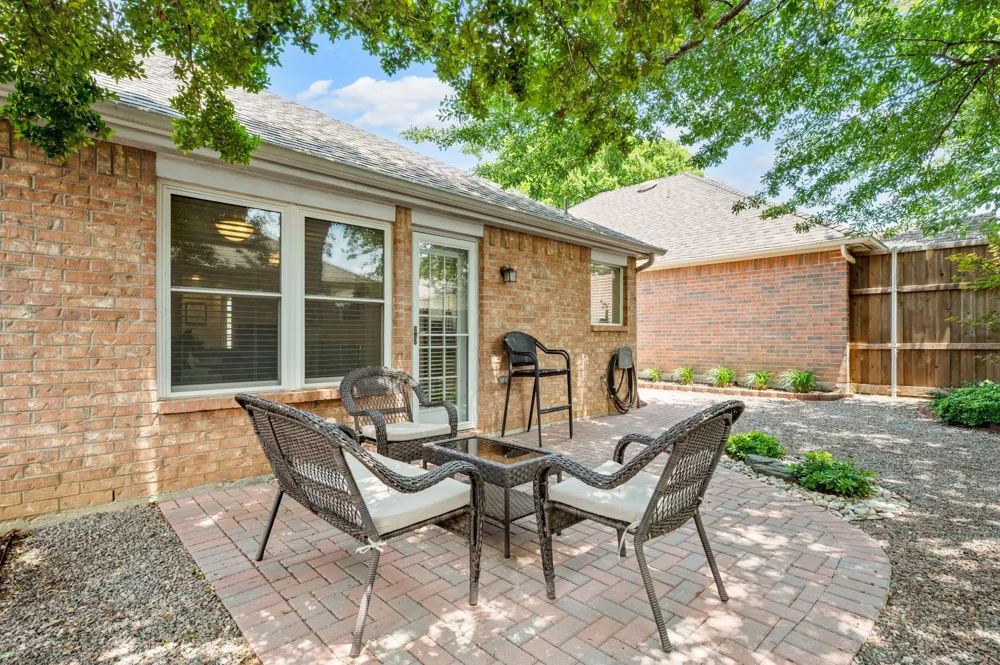 1916 Pine Ridge Drive Bedford, TX 76021