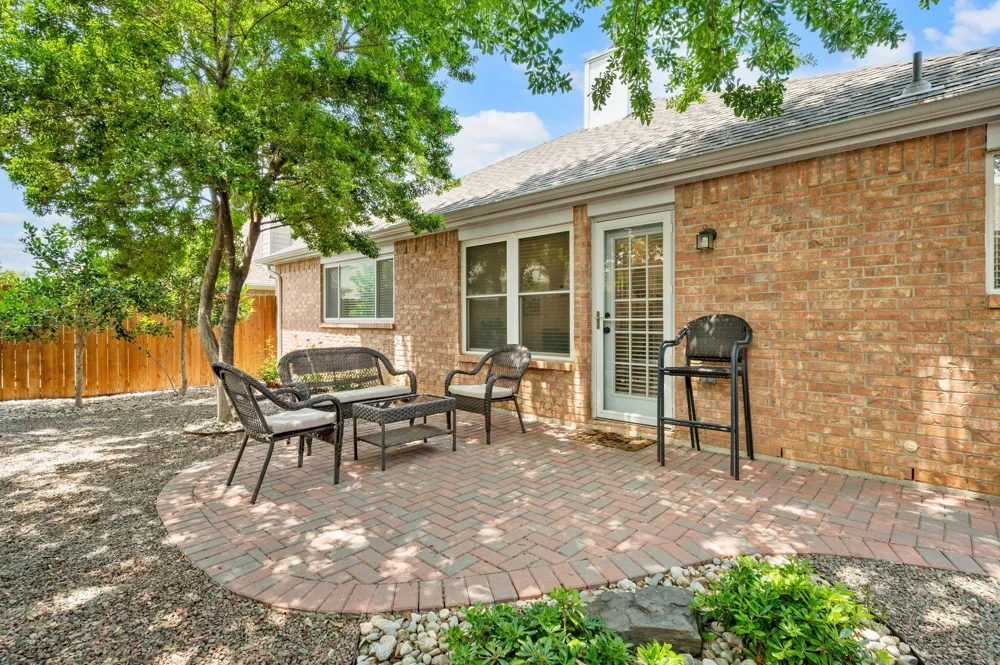1916 Pine Ridge Drive Bedford, TX 76021