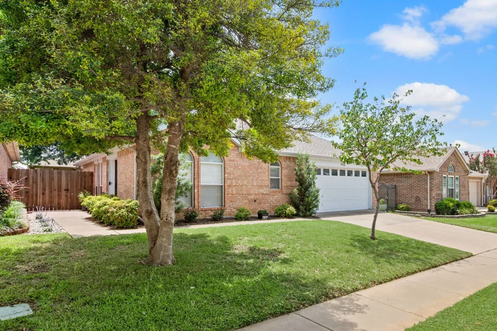 1916 Pine Ridge Drive Bedford, TX 76021