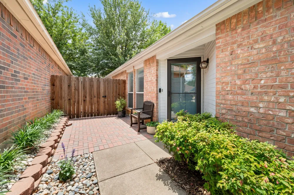 1916 Pine Ridge Drive Bedford, TX 76021