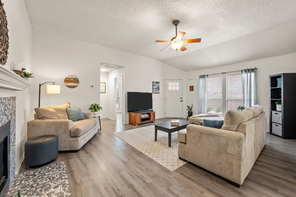 1916 Pine Ridge Drive Bedford, TX 76021