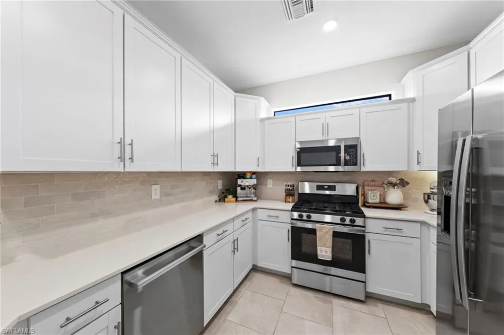 19512 Hinkley Drive Estero, FL 33928