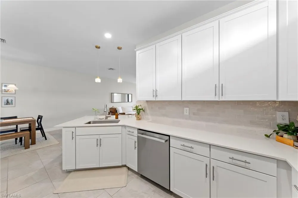 19512 Hinkley Drive Estero, FL 33928