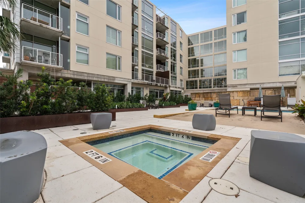 210 Lee Barton Drive #517 Austin, TX 78704