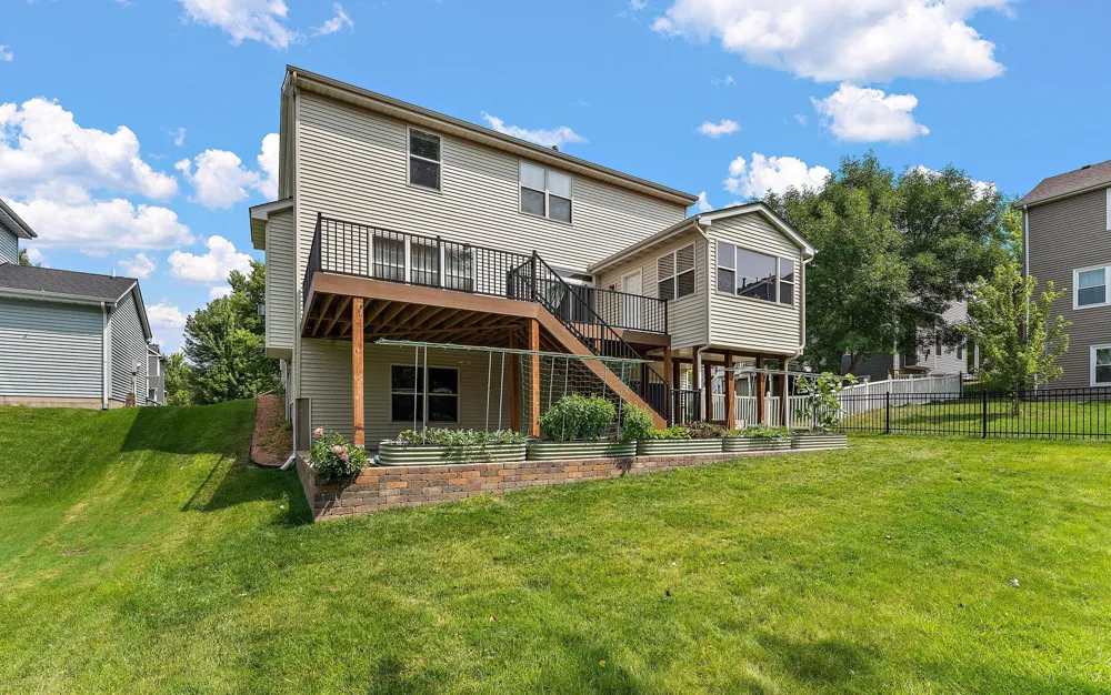 17855 90th Place Maple Grove, MN 55311