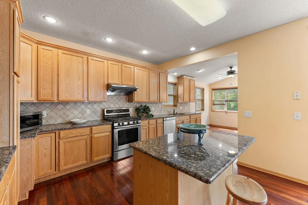 17855 90th Place Maple Grove, MN 55311