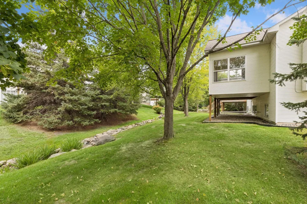 17461 Haralson Drive Eden Prairie, MN 55347