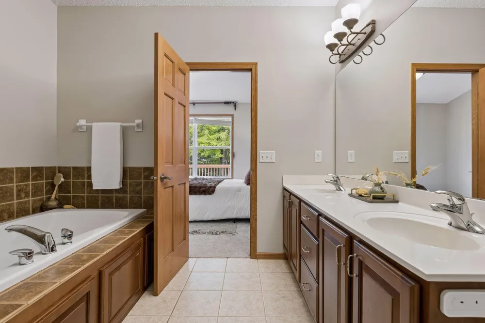 17461 Haralson Drive Eden Prairie, MN 55347
