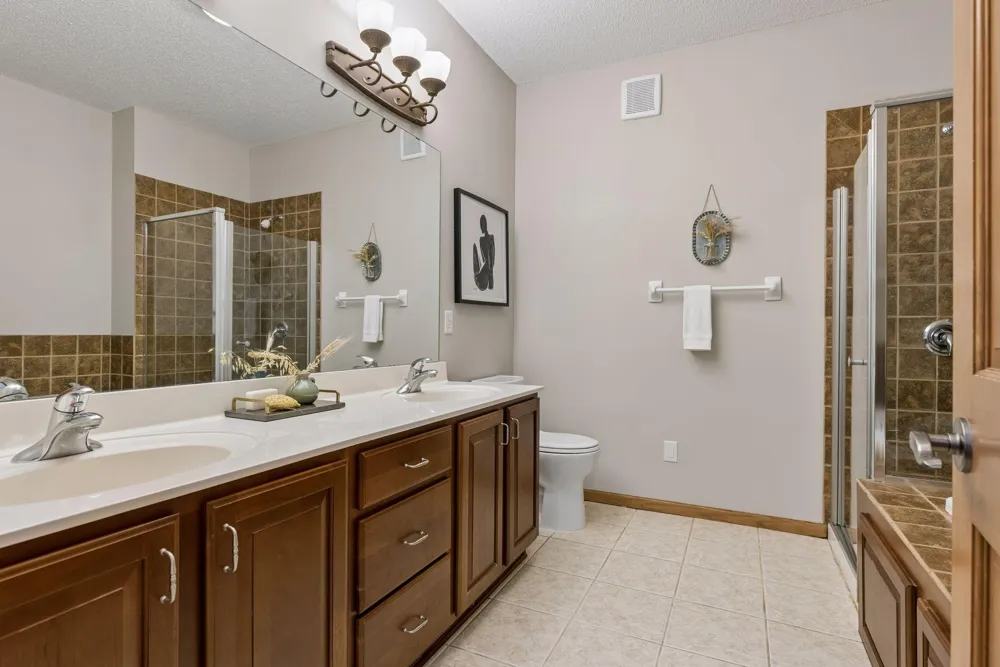 17461 Haralson Drive Eden Prairie, MN 55347