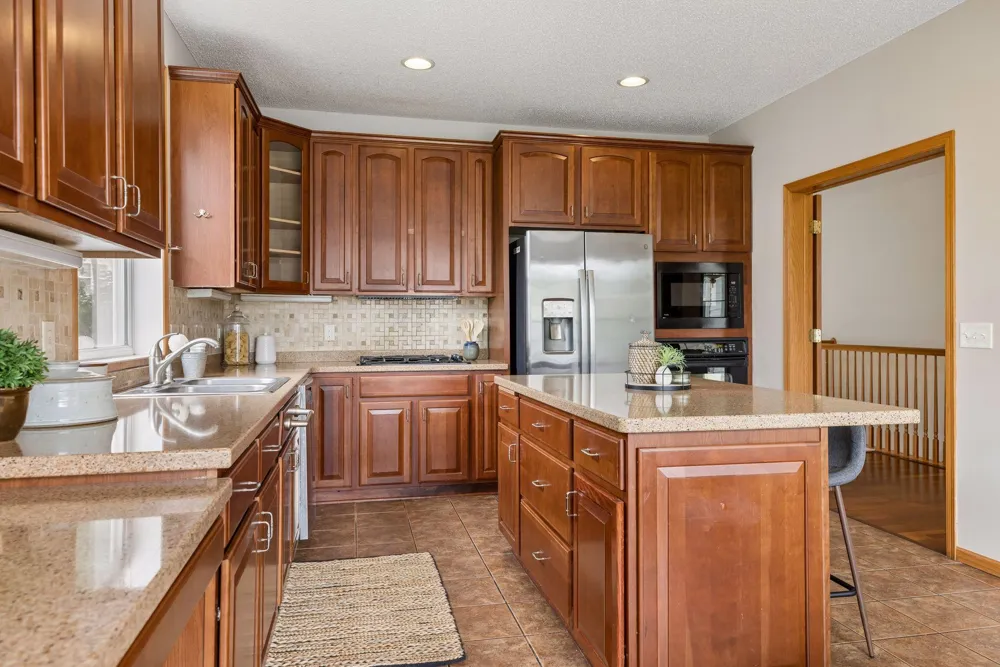 17461 Haralson Drive Eden Prairie, MN 55347