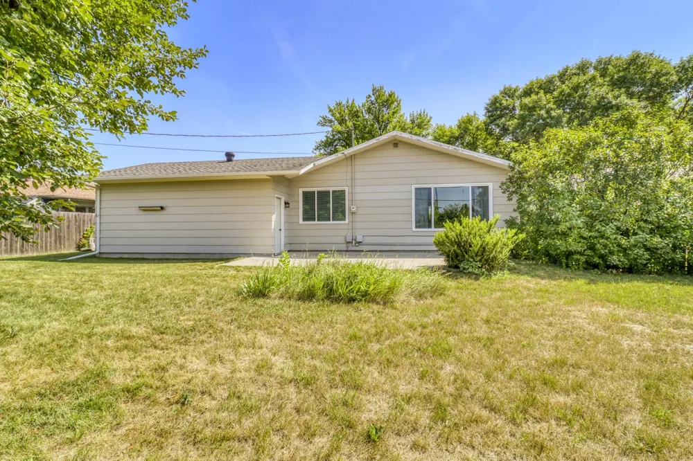 2307 11th Street S Fargo, ND 58103
