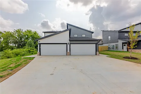 1301 SW Poigai Way #1