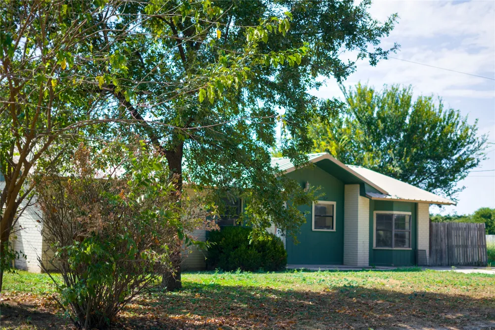 905 9th Street San Saba, TX 76877