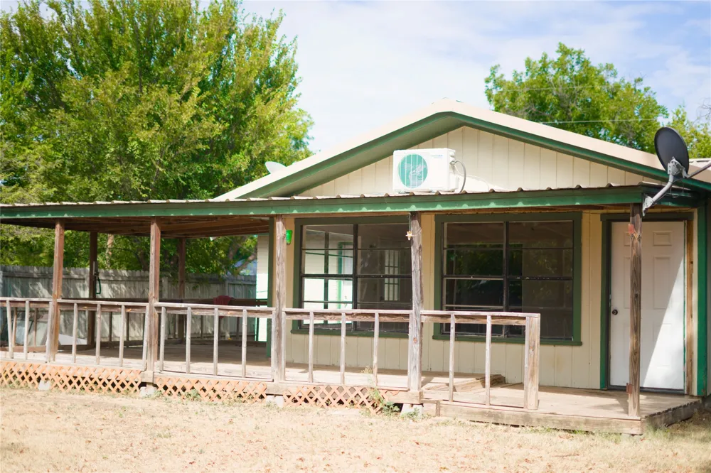 905 9th Street San Saba, TX 76877
