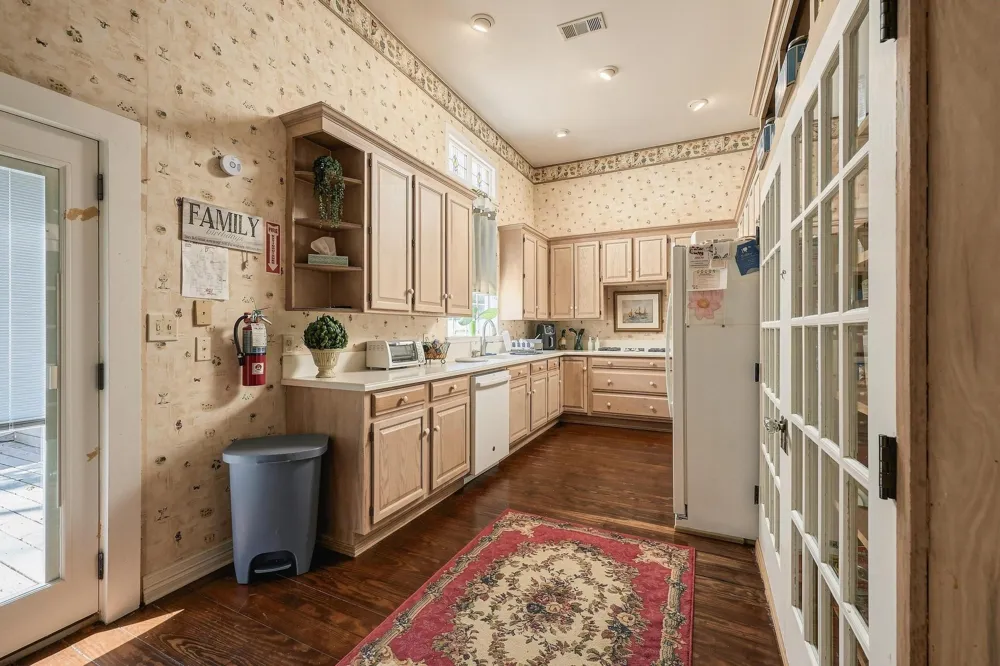 605 S Bond Street Whitewright, TX 75491