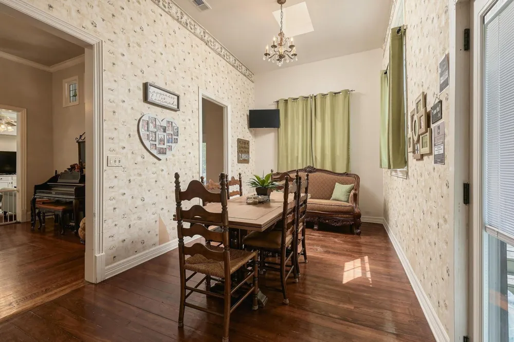 605 S Bond Street Whitewright, TX 75491