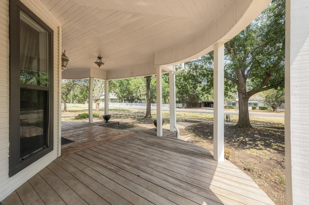 605 S Bond Street Whitewright, TX 75491