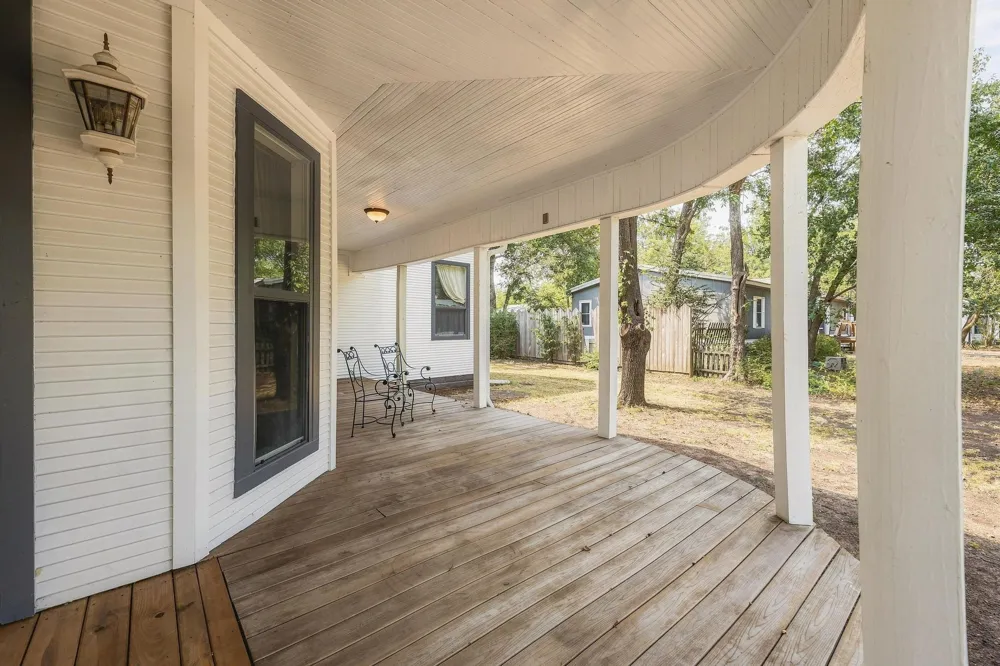 605 S Bond Street Whitewright, TX 75491