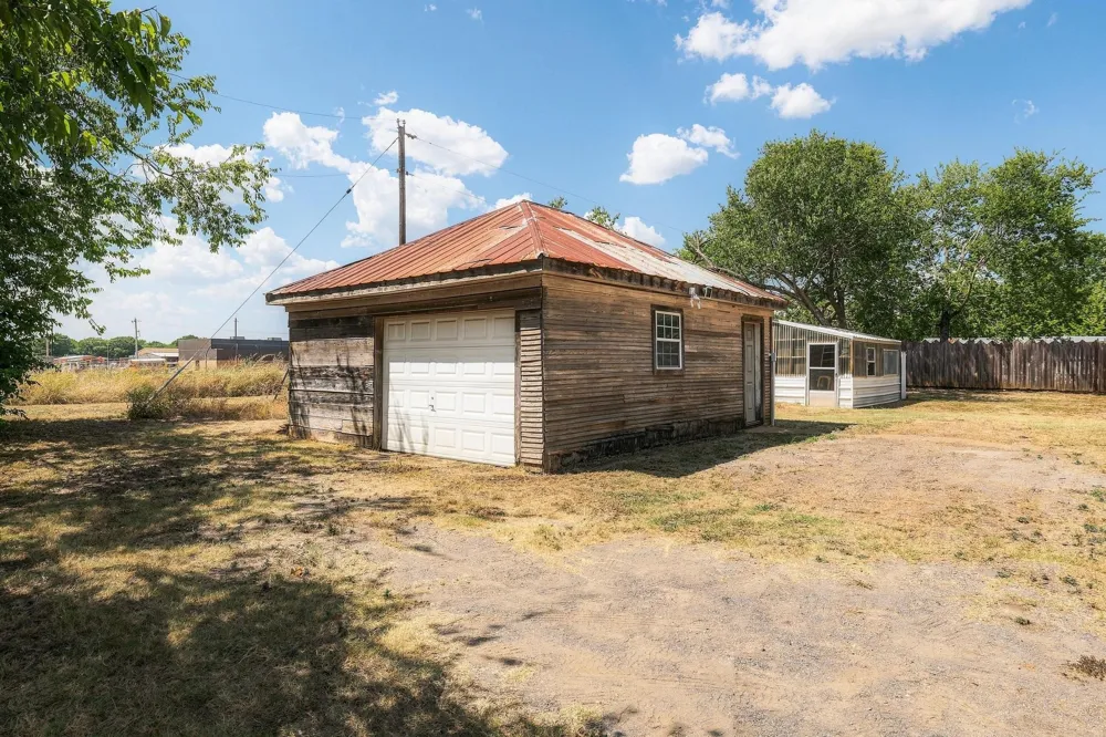 605 S Bond Street Whitewright, TX 75491