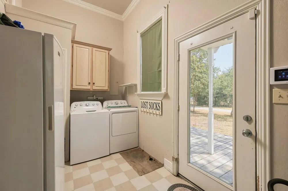 605 S Bond Street Whitewright, TX 75491