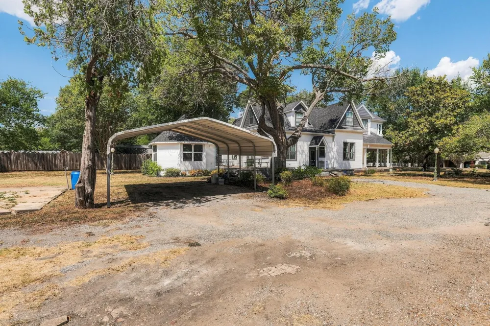 605 S Bond Street Whitewright, TX 75491