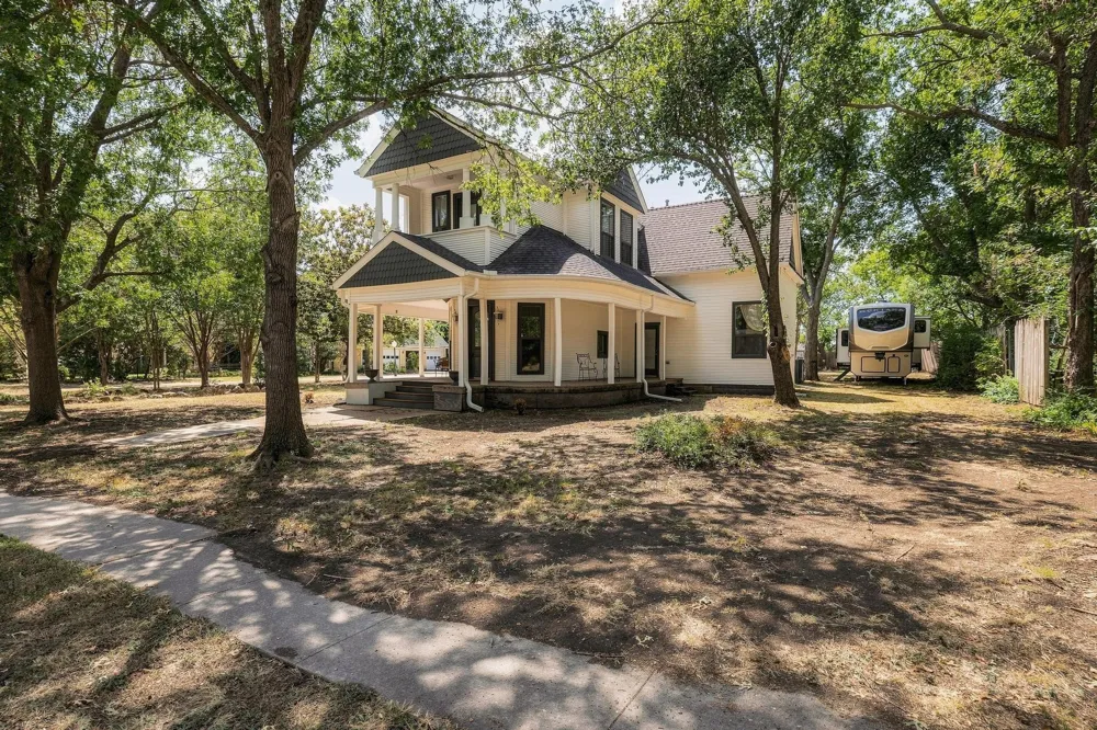 605 S Bond Street Whitewright, TX 75491