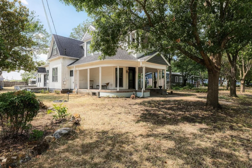 605 S Bond Street Whitewright, TX 75491
