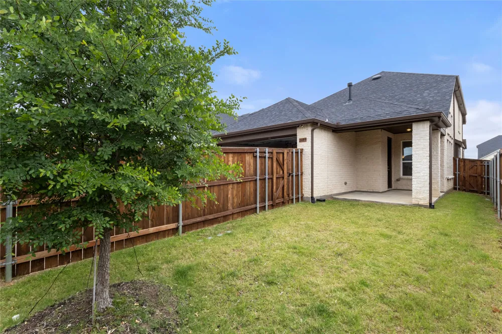 2609 Holland Court Celina, TX 75009