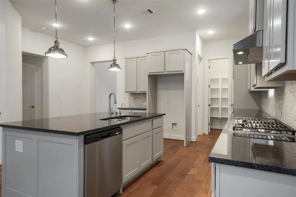 6 Clearview Terrace Place Tomball, TX 77375