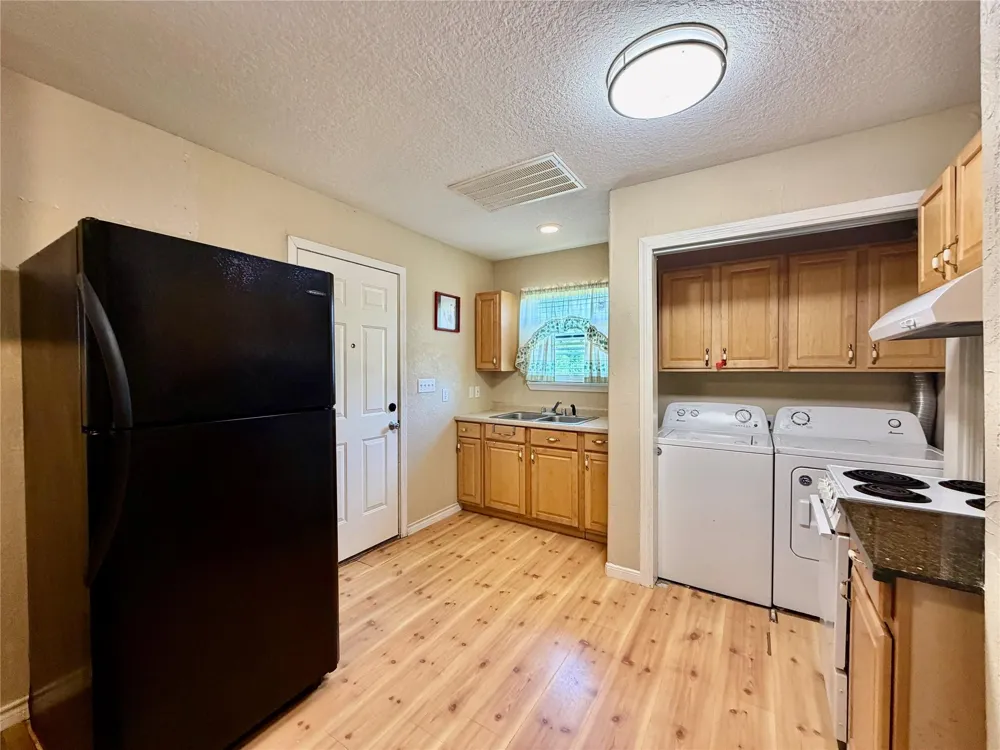 3121 Fm 646 Road Santa Fe, TX 77510